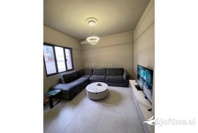 Shtepi ne shitje Vila Luksoze ne Durres, 2+1, Mobilimi E mobiluar, Pagesa 260,000  Euro.