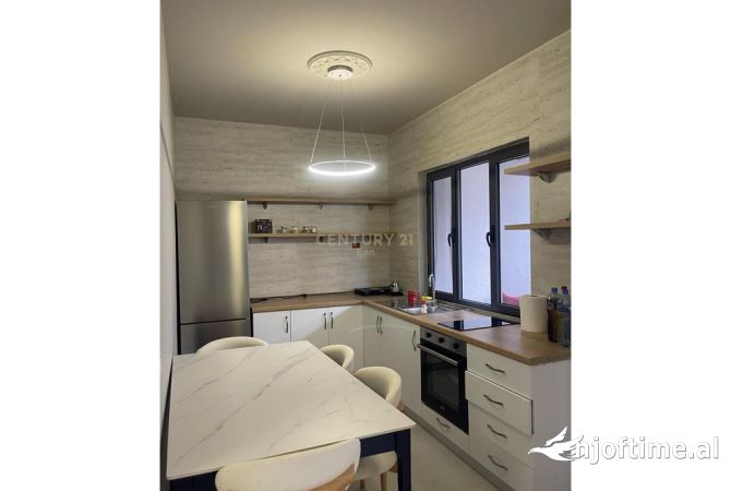 Shtepi ne shitje Vila Luksoze ne Durres, 2+1, Mobilimi E mobiluar, Pagesa 260,000  Euro.