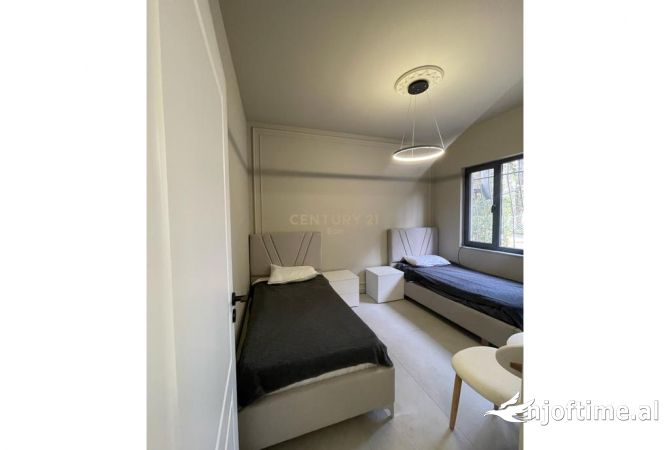 Shtepi ne shitje Vila Luksoze ne Durres, 2+1, Mobilimi E mobiluar, Pagesa 260,000  Euro.