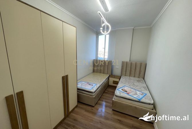 Shtepi ne shitje Apartament ne Durres, 2+1, Mobilimi E mobiluar, Pagesa 111,000  Euro.