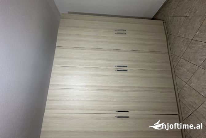 Mobilje dhe Elektroshtepiake  ne Tirane - 60,000 Leke
