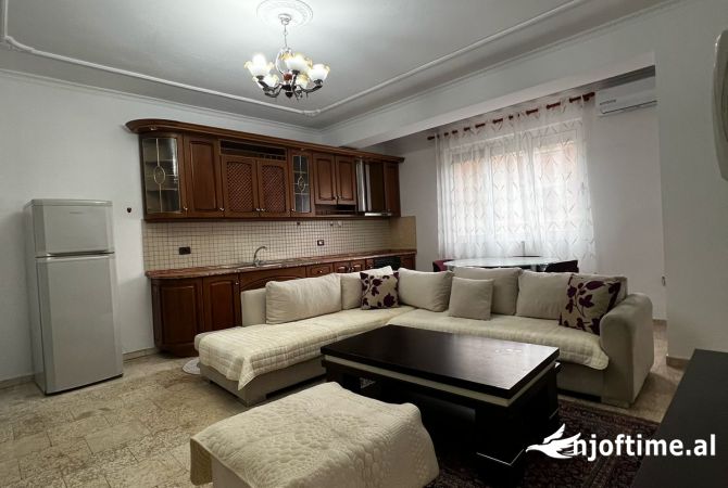 Shtepi me qera Apartament ne Tirane, 2+1, Mobilimi E mobiluar, Pagesa 600  Euro.