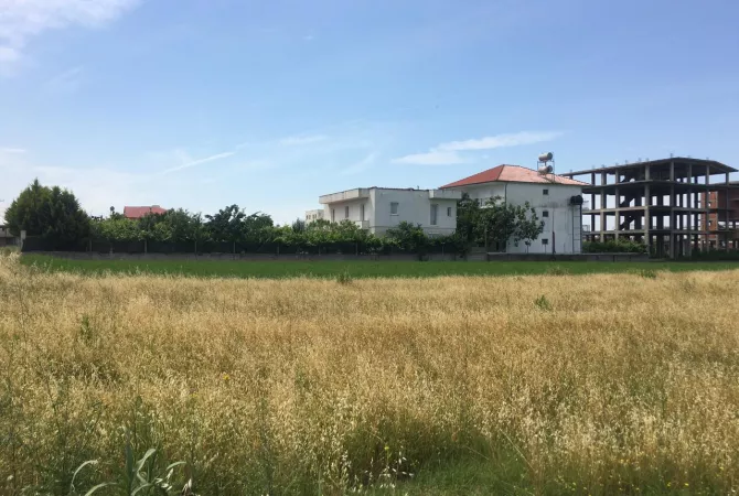 Truall ose Toke ne Sarande - 168,000 Euro