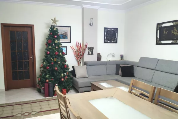 Shtepi me qera 3+1 ne Tirane - 620 Euro