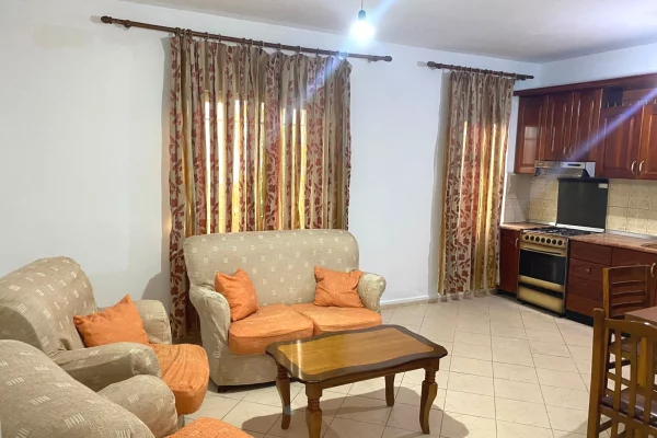 Shtepi me qera 2+1 ne Tirane - 390 Euro