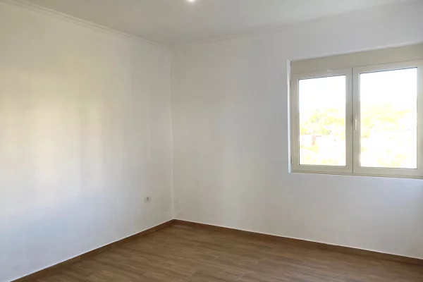 Shtepi ne shitje Apartament ne Tirane, 2+1, Mobilimi E mobiluar, Pagesa 118,000  Euro.