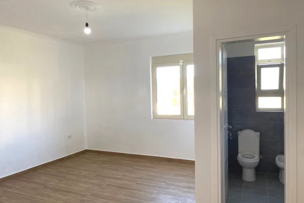 Shtepi ne shitje Apartament ne Tirane, 2+1, Mobilimi E mobiluar, Pagesa 118,000  Euro.