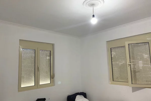 Shtepi ne shitje Apartament ne Tirane, 2+1, Mobilimi E mobiluar, Pagesa 118,000  Euro.