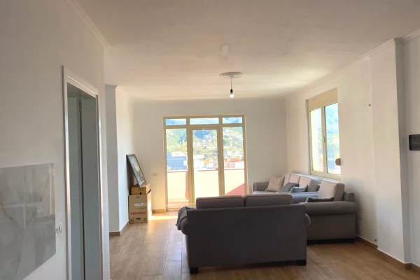 Shtepi ne shitje Apartament ne Tirane, 2+1, Mobilimi E mobiluar, Pagesa 118,000  Euro.