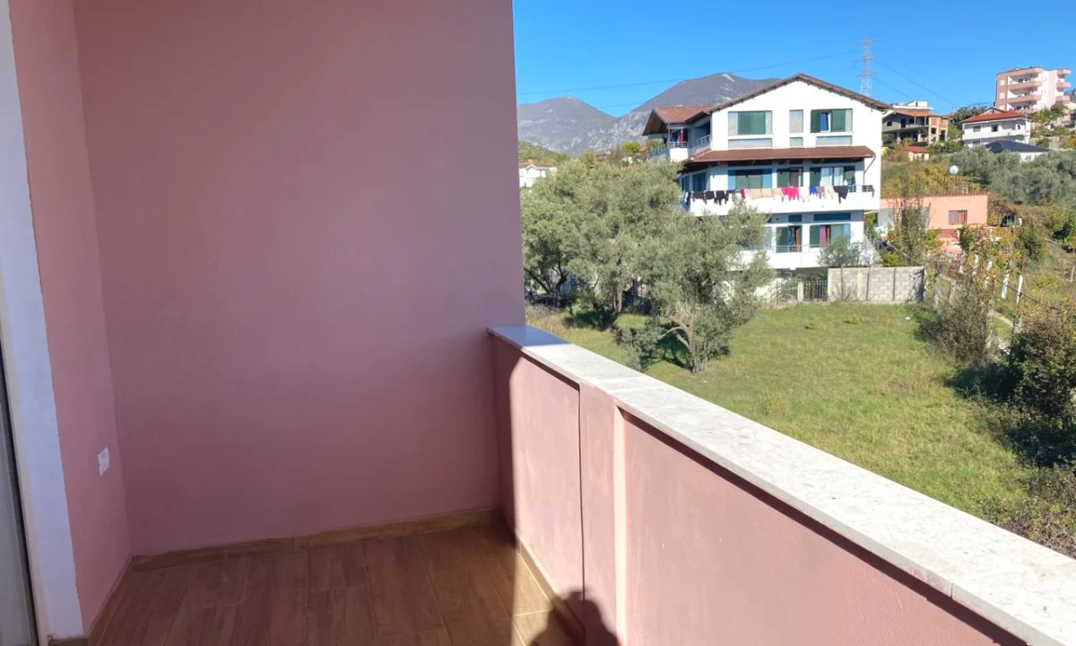 Shtepi ne shitje Apartament ne Tirane, 2+1, Mobilimi E mobiluar, Pagesa 119,000  Euro.