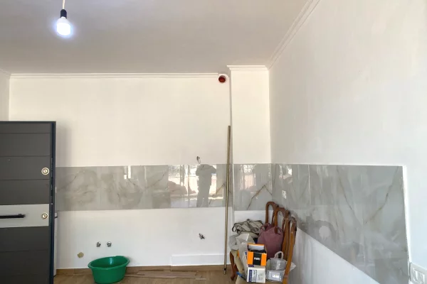 Shtepi ne shitje Apartament ne Tirane, 2+1, Mobilimi E mobiluar, Pagesa 119,000  Euro.