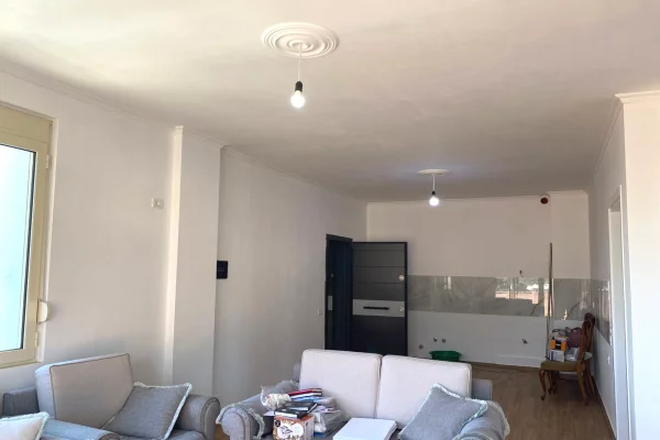 Shtepi ne shitje Apartament ne Tirane, 2+1, Mobilimi E mobiluar, Pagesa 119,000  Euro.