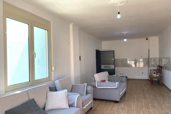 Shtepi ne shitje Apartament ne Tirane, 2+1, Mobilimi E mobiluar, Pagesa 119,000  Euro.