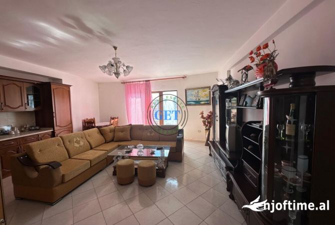 Shtepi ne shitje Apartament ne Durres, 2+1, Mobilimi E mobiluar, Pagesa 120,000  Euro.