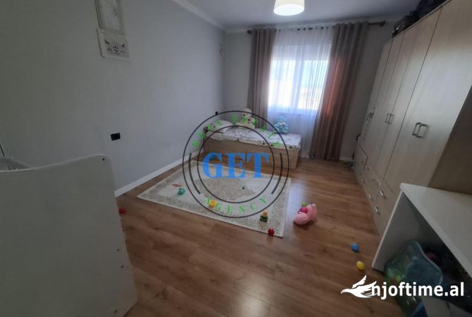 Shtepi ne shitje Apartament ne Durres, 2+1, Mobilimi E mobiluar, Pagesa 83,000  Euro.