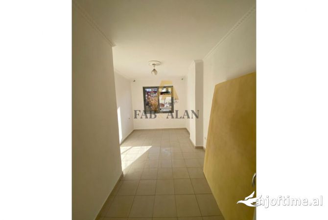 Shtepi ne shitje Apartament ne Tirane, 2+1, Mobilimi Bosh, pa mobiluar, Pagesa 88,000  Euro.