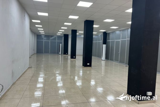 Ambient biznesi me qera 3+1 ne Tirane - 2,400 Euro