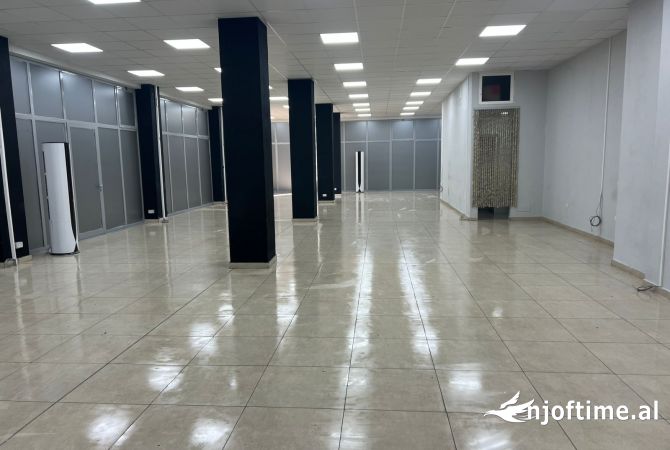 Ambient biznesi me qera 3+1 ne Tirane - 2,400 Euro