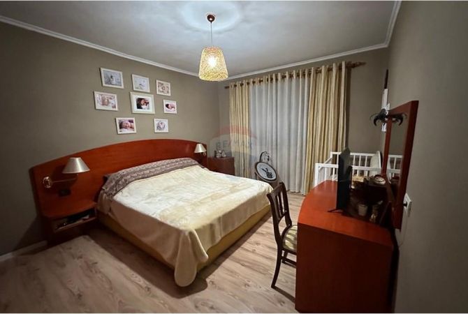 Shtepi ne shitje Apartament ne Tirane, 1+1, Mobilimi E mobiluar, Pagesa 117,000  Euro.