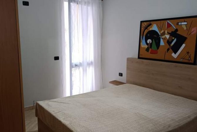 Shtepi me qera 2+1 ne Tirane - 65,000 Leke