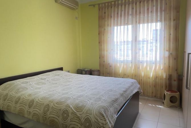 Shtepi ne shitje Apartament ne Tirane, 3+1, Mobilimi E mobiluar, Pagesa 180,000  Euro.