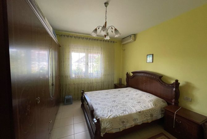 Shtepi ne shitje Apartament ne Tirane, 3+1, Mobilimi E mobiluar, Pagesa 180,000  Euro.