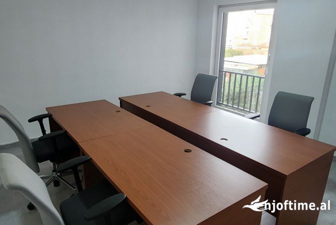 Ambient biznesi me qera 3+1 ne Tirane - 350 Euro