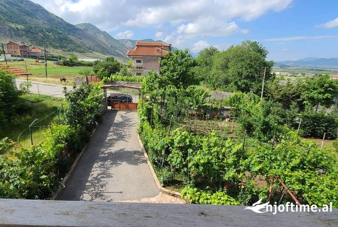 Shtepi ne shitje 7+1 ne Korce - 235,000 Euro