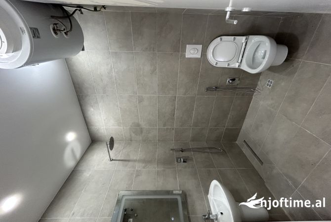 Shtepi me qera Apartament ne Tirane, 2+1, Mobilimi Bosh, pa mobiluar, Pagesa 900  Euro.