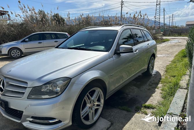 Makina ne shitje  ne Lushnje - 740,000 Leke