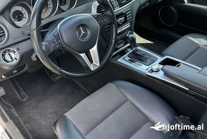 Makina ne shitje  ne Lushnje - 740,000 Leke