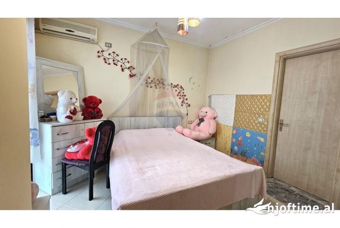 Shtepi ne shitje Apartament ne Tirane, 2+1, Mobilimi E mobiluar, Pagesa 115,000  Euro.