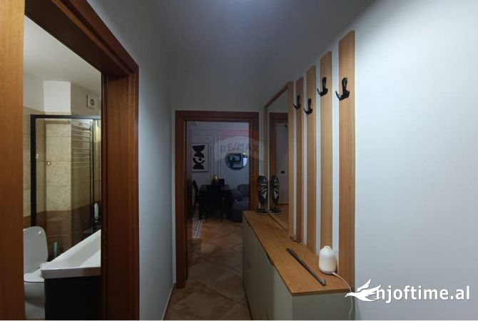 Shtepi ne shitje Apartament ne Tirane, 1+1, Mobilimi E mobiluar, Pagesa 140,000  Euro.