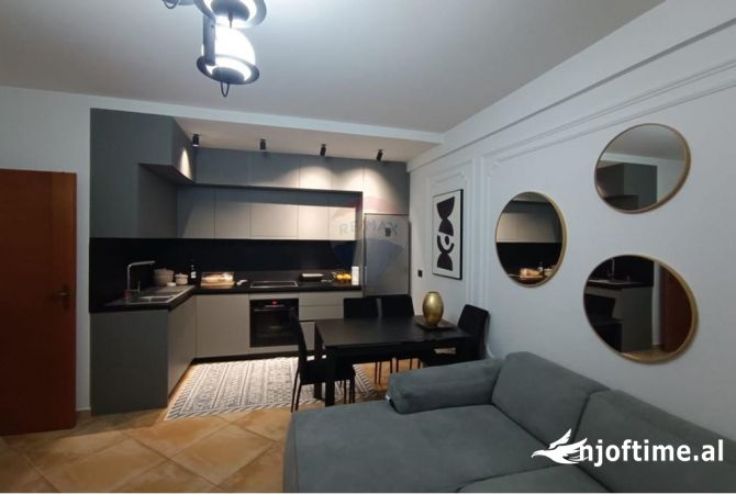 Shtepi ne shitje Apartament ne Tirane, 1+1, Mobilimi E mobiluar, Pagesa 140,000  Euro.
