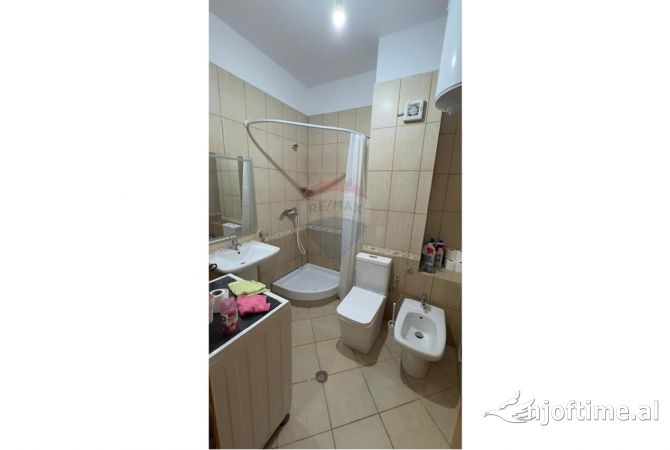 Shtepi ne shitje Apartament ne Tirane, 1+1, Mobilimi E mobiluar, Pagesa 190,000  Euro.