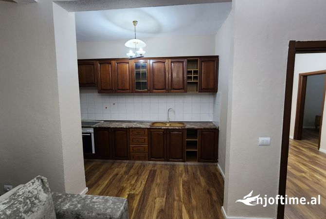 Shtepi me qera Apartament ne Tirane, 2+1, Mobilimi E mobiluar, Pagesa 700  Euro.