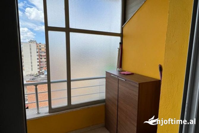 Shtepi ne shitje Apartament ne Tirane, 1+1, Mobilimi E mobiluar, Pagesa 155,000  Euro.