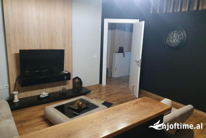 Shtepi ne shitje Apartament ne Tirane, 1+1, Mobilimi E mobiluar, Pagesa 150,000  Euro.