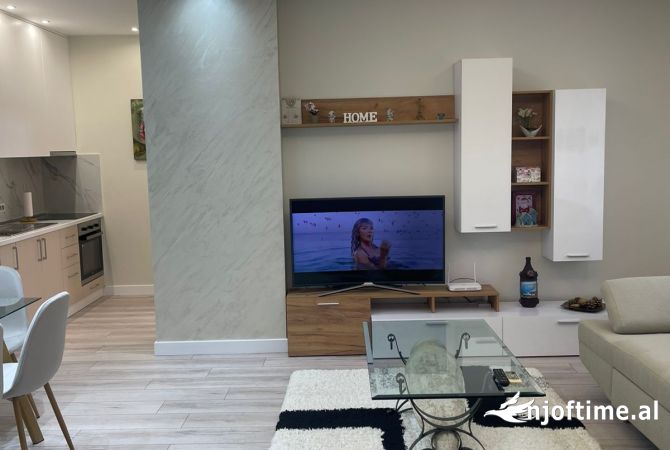 Shtepi me qera Apartament ne Tirane, 1+1, Mobilimi E mobiluar, Pagesa 1,000  Euro.