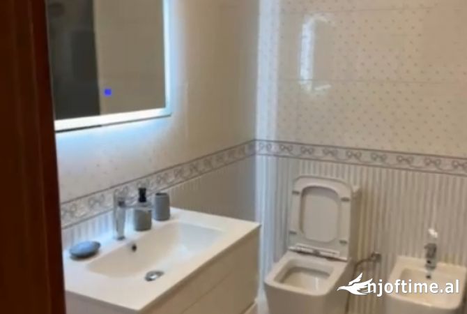 Shtepi me qera Apartament ne Tirane, 2+1, Mobilimi E mobiluar, Pagesa 699  Euro.