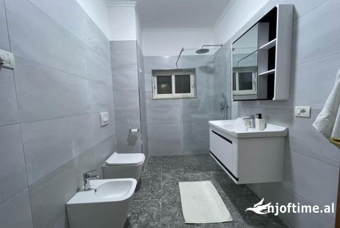 Shtepi ne shitje Apartament ne Tirane, 2+1, Mobilimi E mobiluar, Pagesa 420,000  Euro.