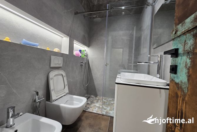 Shtepi me qera Apartament ne Tirane, 2+1, Mobilimi E mobiluar, Pagesa 550  Euro.