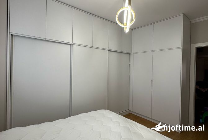 Shtepi ne shitje Apartament ne Tirane, 2+1, Mobilimi E mobiluar, Pagesa 140,000  Euro.