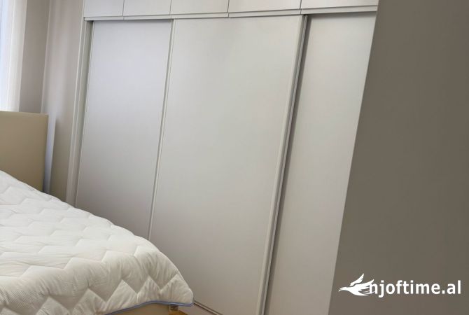 Shtepi ne shitje Apartament ne Tirane, 2+1, Mobilimi E mobiluar, Pagesa 140,000  Euro.