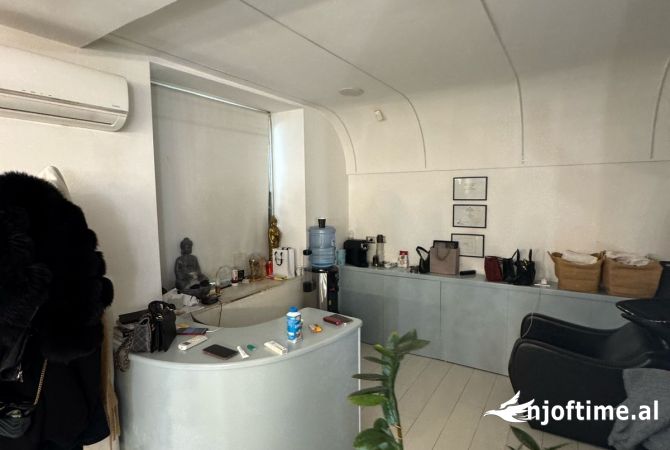 Ambient biznesi me qera 3+1 ne Tirane - 1,300 Euro