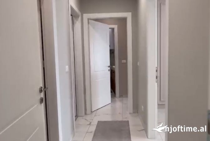 Shtepi ne shitje Apartament ne Tirane, 2+1, Mobilimi Pjeserisht e mobiluar, Pagesa 456,000  Euro.