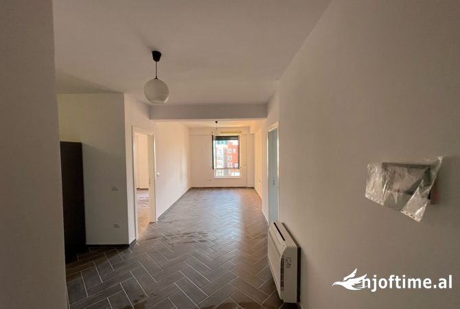 Ambient biznesi me qera 3+1 ne Tirane - 1,000 Euro