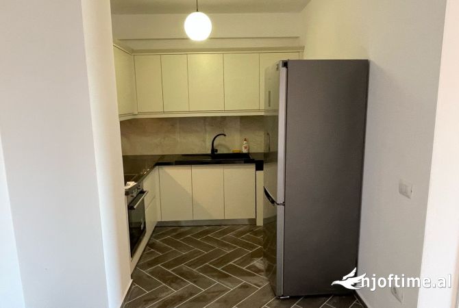 Ambient biznesi me qera 3+1 ne Tirane - 1,000 Euro