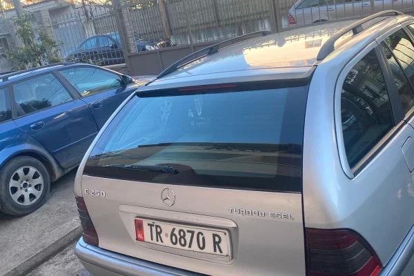 Makina ne shitje ne Tirane - 1,800 Euro