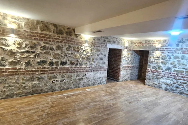 Business Property for Rent 1+1 in Tirana - 500 Euro